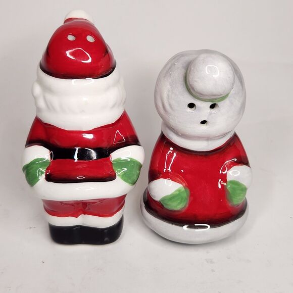 Kissing Mr And Mrs Santa Claus Couple Magnetic Salt And Pepper Shakers Set Ebros - Picture 3 of 5